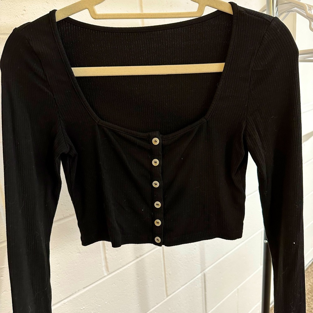 black ribbed long sleeve crop top with button-front